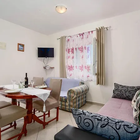 Apartment 1 Bedroom Lovely In Kanica Razanj