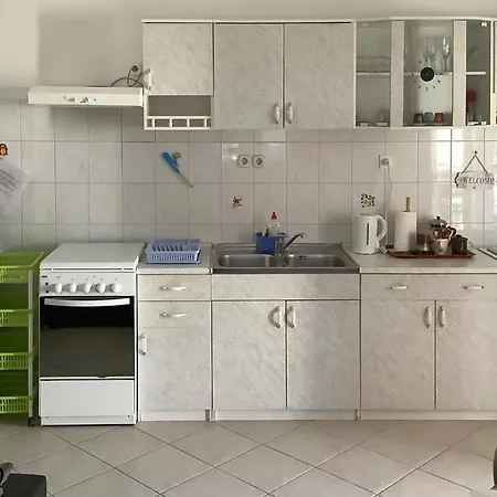 1 Bedroom Lovely In Kanica * 希贝尼克