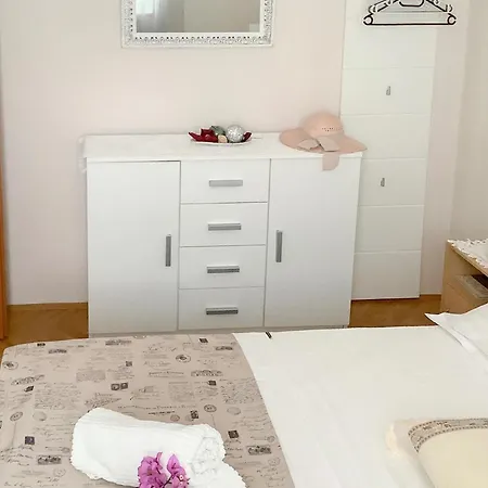 1 Bedroom Lovely In Kanica