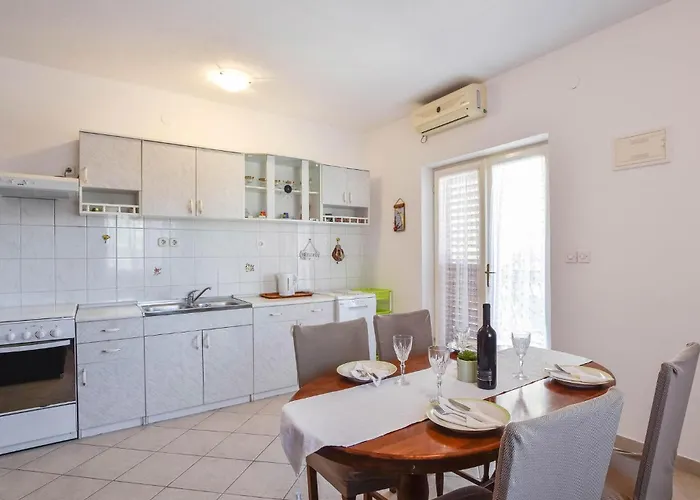 Apartment 1 Bedroom Lovely In Kanica *