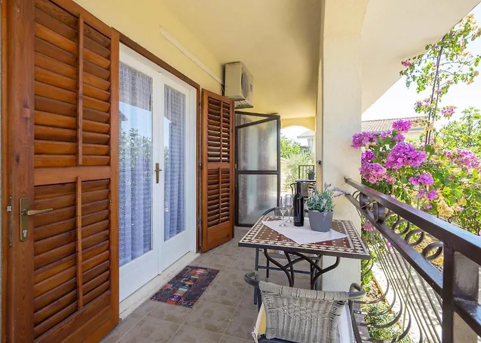 1 Bedroom Lovely In Kanica Apartment *